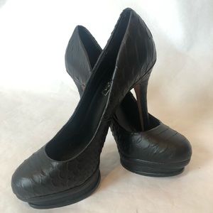 “BCBGMAXAZRIA” platform Heel”